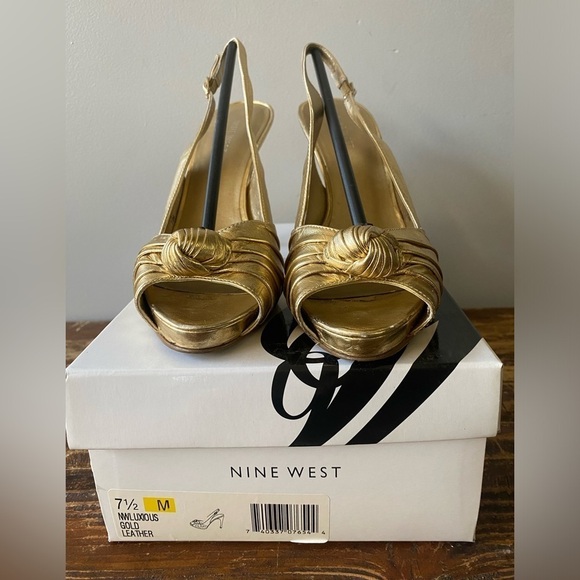 Nine West Gold platform sling back sandals, size 7.5. - Picture 3 of 7